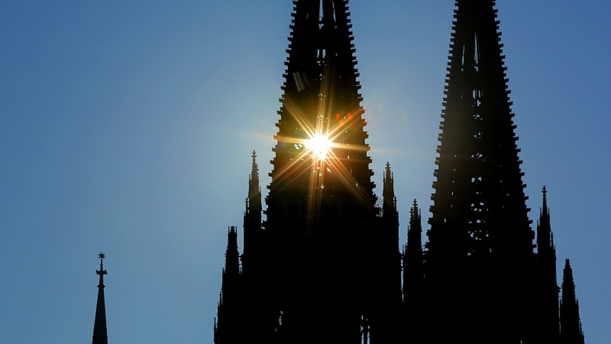 Der-Dom-ist-und-bleibt-eine-Dauerbaustelle-K-lner-Domblatt-zieht-Bilanz-f-r-das-Jahr-2025-im-und-um-den-Dom