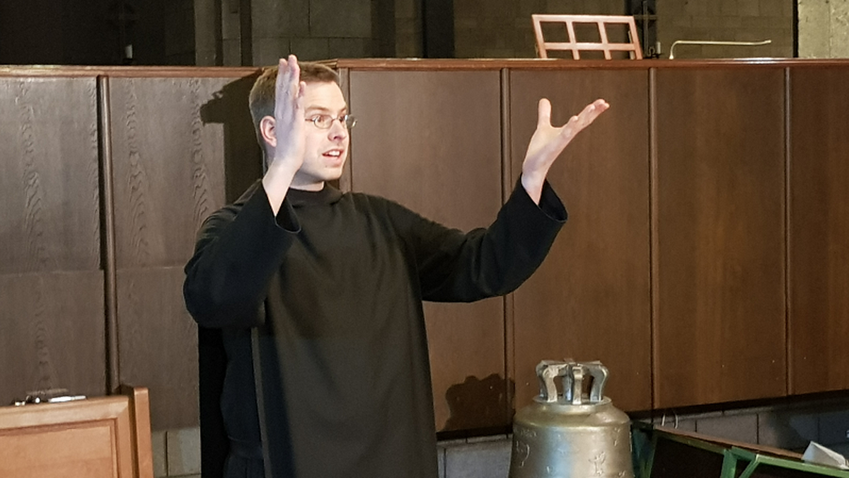 Herausforderungen-in-der-Adventszeit-Benediktinerpater-ruft-Ordensleute-zu-Social-Media-Challenge-auf