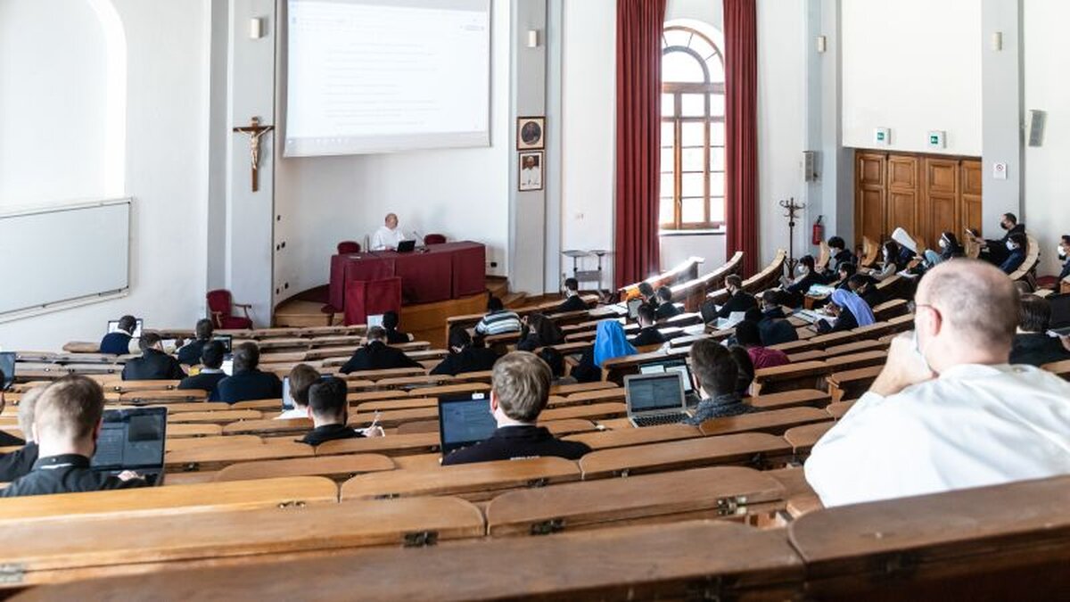 -Theologie-kommt-eine-W-chterrolle-zu-Theologe-Remenyi-weist-Abges-nge-auf-die-Theologie-zur-ck