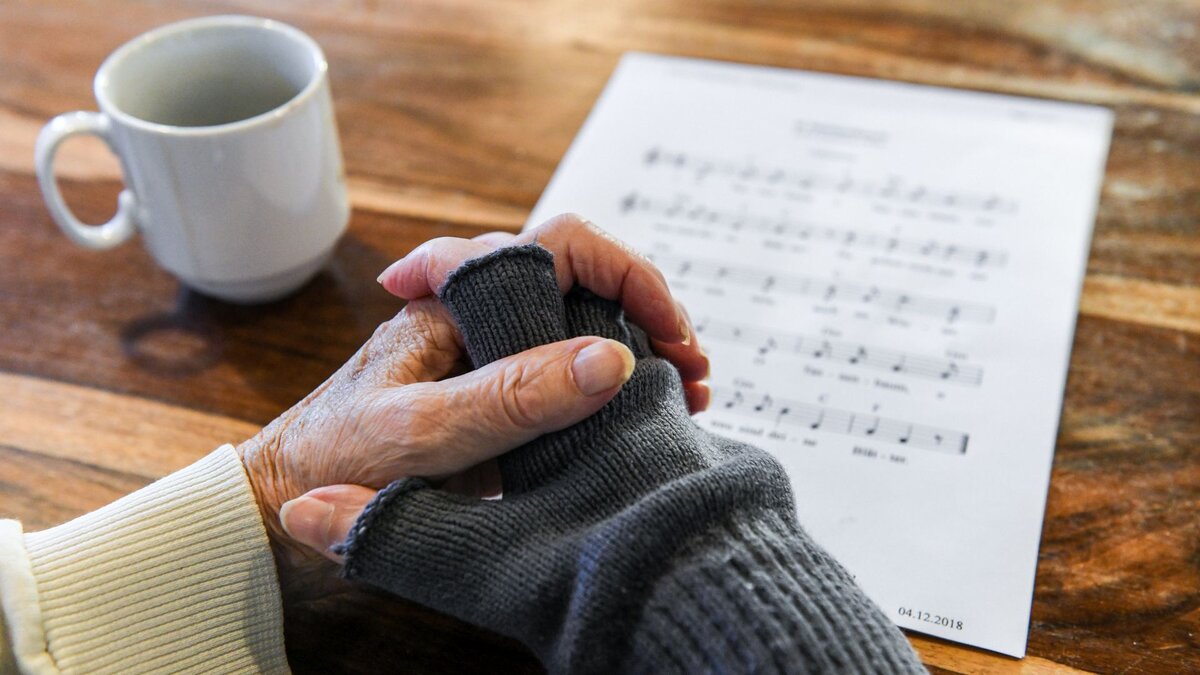 Ein-St-ck-Heimat-und-Geborgenheit-Weihnachtsfeier-f-r-Wohnungslose-in-M-nchen-feiert-75-Jahre
