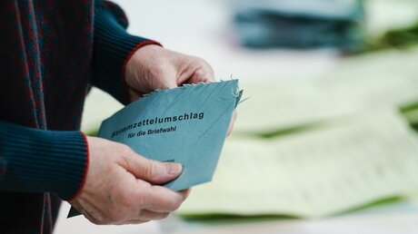 Auszählung der Landtagswahl / © Uwe Anspach (dpa)