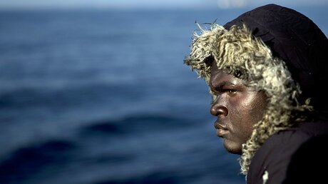 Flüchtlinge im Mittelmeer / © Bernat Armangue (dpa)