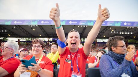 Schon bei den Nationalen Special Olympics im vergangenen Jahr waren rund 4000 Athleten dabei, dieses Mal werden 7000 aus aller Welt erwartet / © Christoph Soeder (dpa)