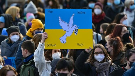 Friedensdemo zum Ukraine-Krieg / © Patrick Pleul (dpa)