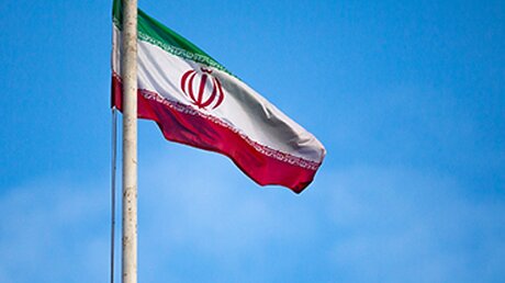 Iranische Nationalflagge / © Alexander Zemlianichenko (dpa)