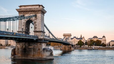Kettenbrücke in Budapest / © Apostolis Giontzis (shutterstock)