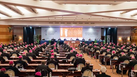Papst Franziskus besucht die 75. außerordentliche Generalversammlung der Italienischen Bischofskonferenz / © Vatican Media (KNA)