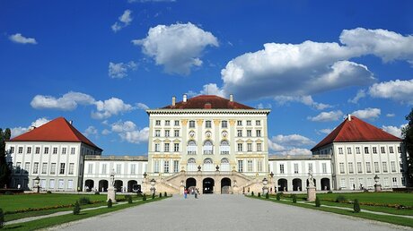 Zum "Tag des offenen Denkmals" öffnen viele Bauwerke ihre Türen, wie etwa das Schloss Nymphenburg in München (Bayern),  / © Ursula Düren (dpa)