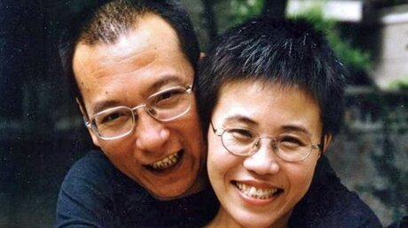 Autor Li Xiaobo (Foto von August 2001 mit Ehefrau Liu Xia) (epd)