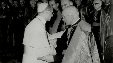 Kardinal Frings und Papst Paul VI. 1963 (KNA)