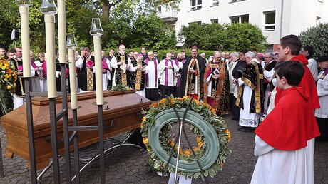 Letztes Geleit für Prälat Norbert Trippen / © Robert Boecker (Kirchenzeitung Koeln)