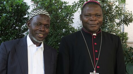 Imam Layama u. Erzbischof Nzapalainga (r) (KNA)
