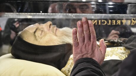 Der Leichnam von Pater Pio (KNA)
