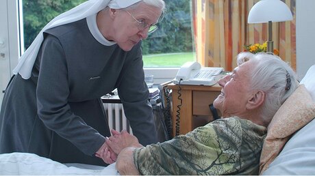 Schwester Reginata Nühlen arbeitete über 40 Jahre lang als Krankenhausseelsorgerin. / © Beatrice Tomsetti (DR)