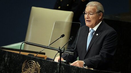 El Salvadors Präsident Salvador Sanchez Ceren / © Jason Szenes (dpa)