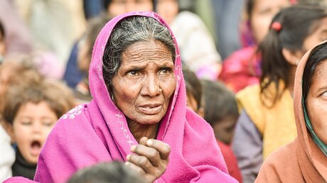 Ältere Frau in Patna, Indien / © Gottfried Bohl (KNA)