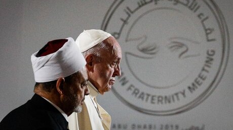 Ahmad al-Tayyeb und Papst Franziskus / © Paul Haring (KNA)