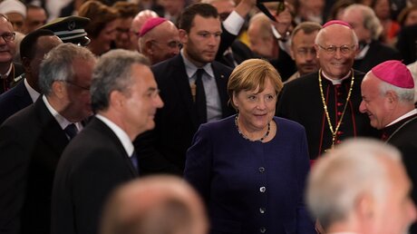 Angela Merkel besucht Weltfriedenstreffen  / © Harald Oppitz (KNA)