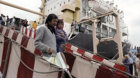 Ankunft des Rettungsschiffs "Cap Anamur" mit 285 vietnamesischen Bootsflüchtlingen / © Volkmar Schulz / Keystone (epd)