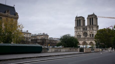 Archivbild: Blick auf die Kathedrale Notre-Dame Ende Oktober 2020 / © Elko Hirsch (dpa)