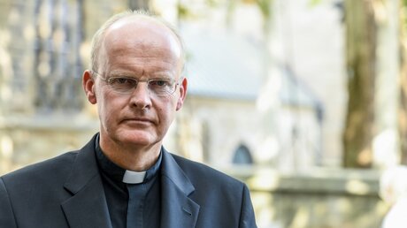 Bischof Franz-Josef Overbeck / © Harald Oppitz (KNA)