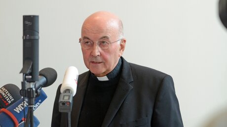 Bischof Genn bei der Pressekonferenz / © Oliver Kelch (DR)