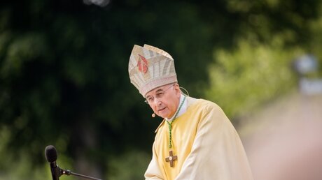 Bischof Genn während einer Predigt / © Rolf Vennenbernd (dpa)