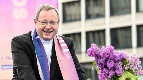Bischof Georg Bätzing / © Harald Oppitz (KNA)