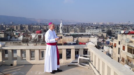 Bischof Gregor Maria Hanke mit Blick über Damaskus / © Peter Fuchs (Bistum Eichstätt)