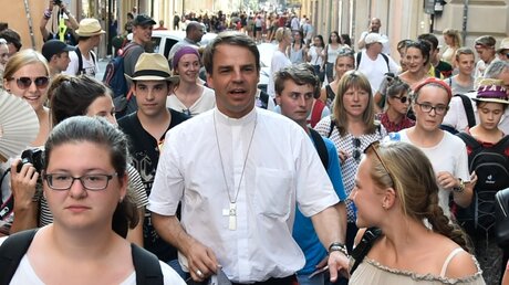 Bischof Oster mit Jugendlichen in Rom / © Cristian Gennari (KNA)