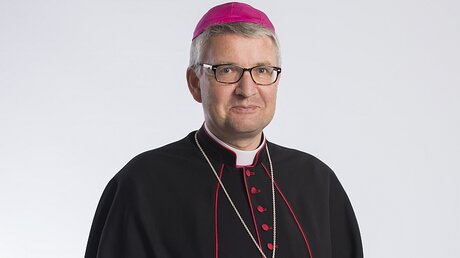 Bischof Peter Kohlgraf im Ornat (Bistum Mainz)