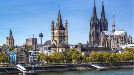 Blick auf Groß St. Martin und den Kölner Dom / © ESB Professional (shutterstock)