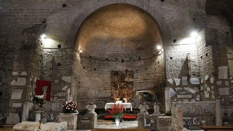 Blick in die Basilica Dei Santi Nereo e Achilleo, Teil der Domitilla-Katakomben / © Romano Siciliani (KNA)