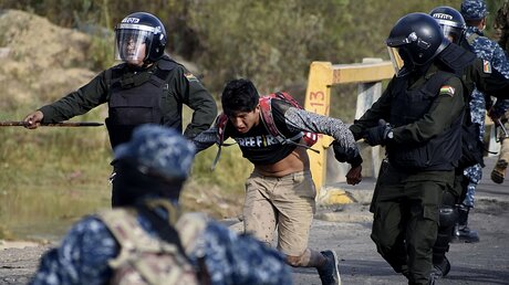 Blutige Zusammenstöße mit der Polizei in Bolivien  / © Dico Solis (dpa)