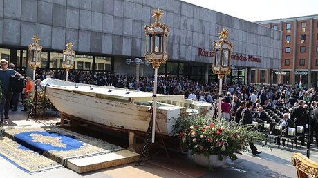 Köln: Flüchtlingsboot als Altar (Erzbistum Köln)