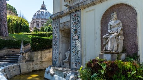 Brunnen mit Fischteich im Vatikan / © Stefano Dal Pozzolo (KNA)