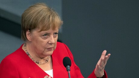 Bundeskanzlerin Angela Merkel während der Regierungsbefragung / © Ralf Hirschberger (dpa)
