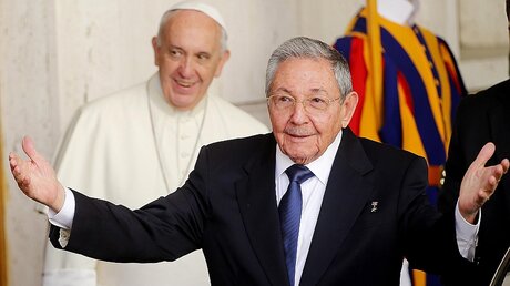 Castro zu Besuch beim Papst (dpa)