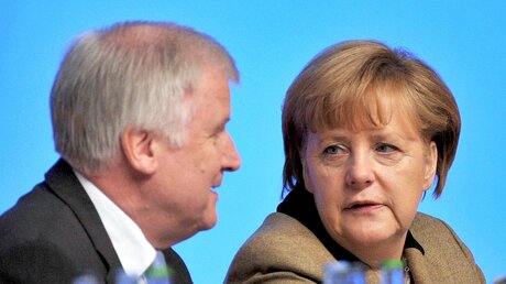 Die Unionsspitzen Seehofer und Merkel (dpa)