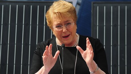 Chiles sozialistische Präsidentin Michelle Bachelet / © Sebastian Beltran (dpa)