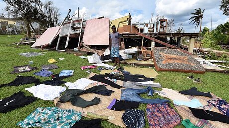 Zerstörung nach einem Zyklon auf Vanuatu / © Dave Hunt (dpa)