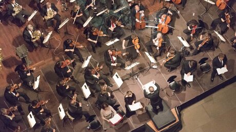 Das Gürzenich-Orchester Köln als musikalischer Partner bei dem Beethoven-Konzert 2016 aus der Vogelperspektive / © Beatrice Tomasetti (DR)