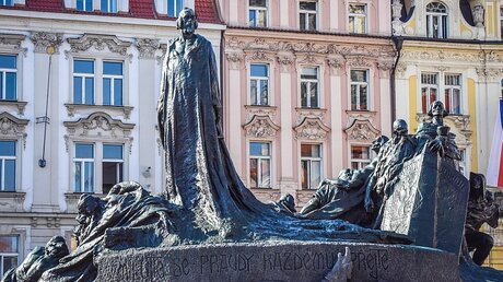  Das Jan-Hus-Denkmal in Prag / © Michael Merten (KNA)