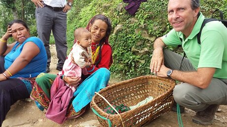 David Booker, Nepal-Länderreferent bei Caritas International (rechts) / © Suman Khadka (privat)