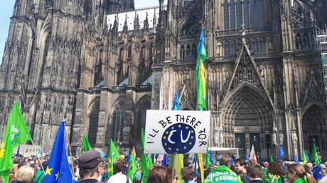 Demonstration vor dem Kölner Dom: "Ein Europa für Alle! Deine Stimme gegen Nationalismus!" (DR)