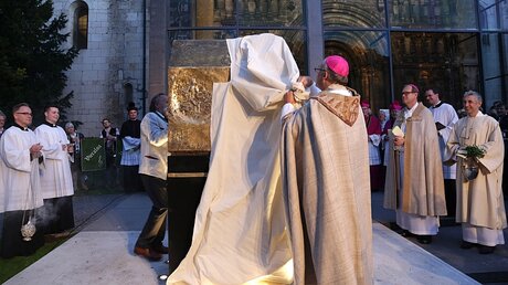 Segnung des Denkmals für Papst Benedikt XVI. / © N.N. (Bistum Regensburg)