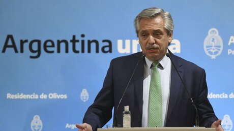 Der argentinische Präsident Alberto Fernandez bei einer Pressekonferenz zu Beginn der Corona-Krise / © Raul Ferrari/telam (dpa)