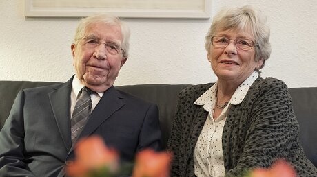 Der evangelische Berliner Altbischof Martin Kruse mit seiner Ehefrau Marianne  / ©  Rolf Zoellner (epd)