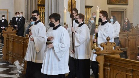 An der Feier anlässlich des 500. Geburtstages von Petrus Canisius nehmen die Seminaristen des Erzbistums teil / © Beatrice Tomasetti (DR)