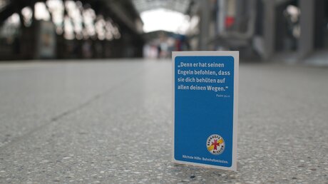 Der Flyer der Bahnhofsmission / © Ina Rottscheidt (DR)